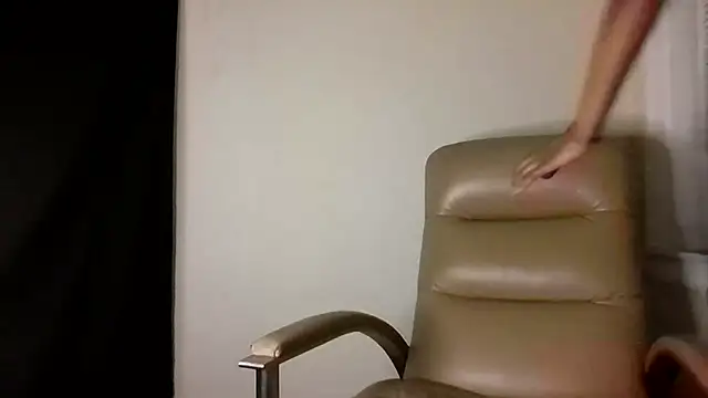 Snapshot of C0ffeecoolatte chatting on 04/18/26, 02:25 C0ffeecoolatte online show from 04/18/26, 02:25