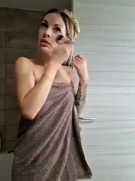 Snapshot of EileX_official chatting on 01/18/25, 09:13 EileX official online show from 01/18/25, 09:13