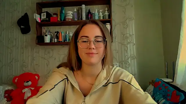 Snapshot of luxie_milady chatting on 10/18/25, 11:01 luxie milady online show from 10/18/25, 11:01