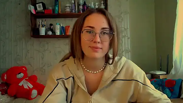 Snapshot of luxie_milady chatting on 10/06/25, 12:06 luxie milady online show from 10/06/25, 12:06