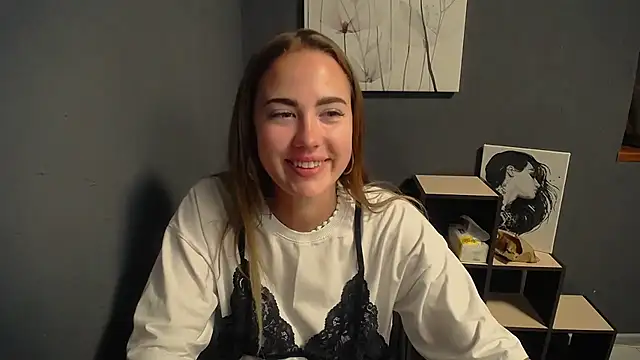 Snapshot of luxie_milady chatting on 07/16/26, 08:00 luxie milady online show from 07/16/26, 08:00