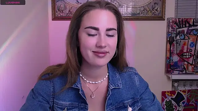 Snapshot of luxie_milady chatting on 06/17/26, 12:37 luxie milady online show from 06/17/26, 12:37