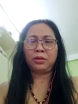 Snapshot of Hangem111 chatting on 05/19/26, 06:09 Hangem111 online show from 05/19/26, 06:09