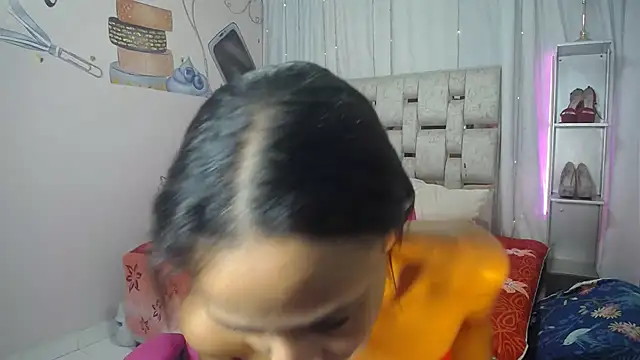 EMMA SWEETT1 online show from 12/01/25, 12:50