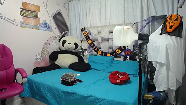 EMMA SWEETT1 online show from 10/30/25, 01:09