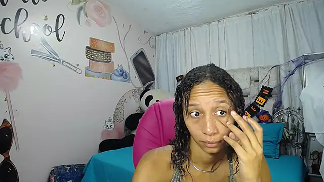 EMMA SWEETT1 online show from 10/29/25, 12:15