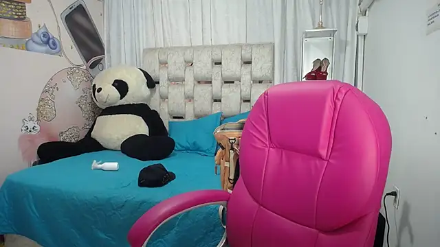 EMMA SWEETT1 online show from 11/17/25, 12:42