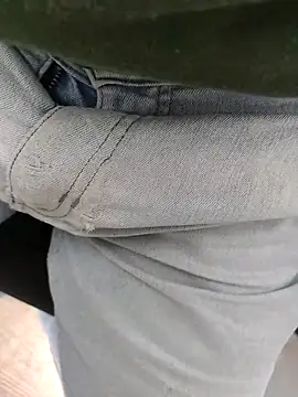 Snapshot of OLAJONES chatting on 10/04/25, 02:07 OLAJONES online show from 10/04/25, 02:07