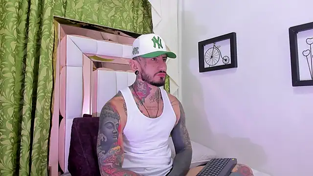 dilan scootk  online show from 10/24/25, 07:46