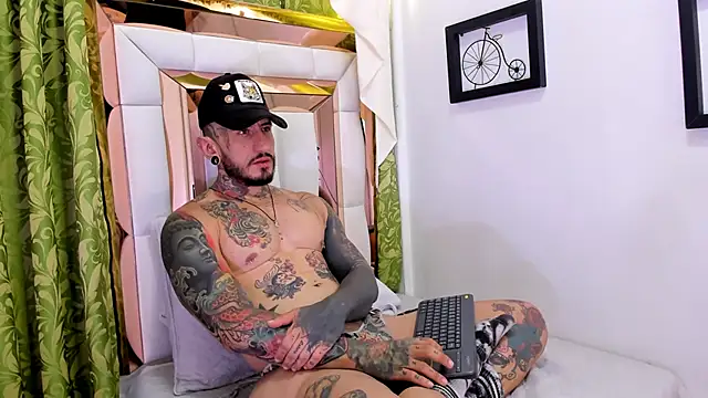 dilan scootk  online show from 10/27/25, 07:37