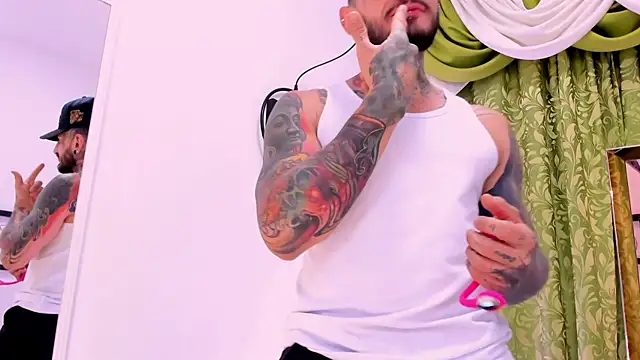 dilan scootk  online show from 11/29/25, 07:36