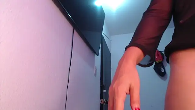 Snapshot of Alizloven chatting on 01/27/25, 10:38 Alizloven online show from 01/27/25, 10:38