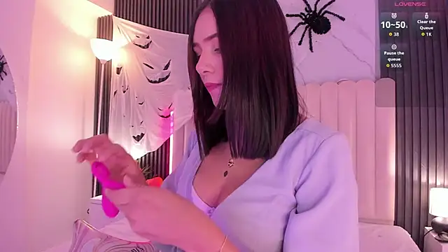 KatDreams  online show from 10/11/25, 04:02