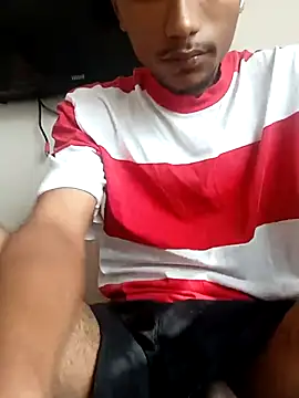 Snapshot of slimmydaddy69 chatting on 04/08/26, 12:39 slimmydaddy69 online show from 04/08/26, 12:39