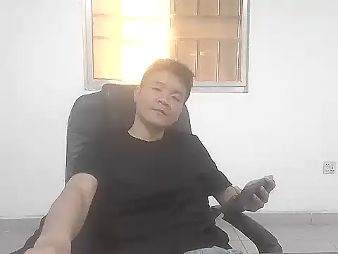 Snapshot of kisstoyousoon2024 chatting on 10/11/25, 03:24 kisstoyousoon2024 online show from 10/11/25, 03:24