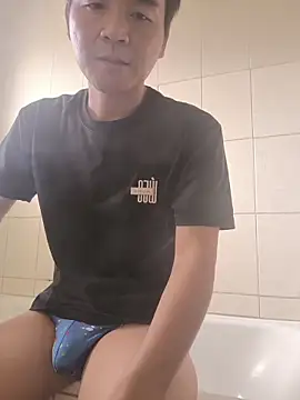 kisstoyousoon2024 online show from 12/15/25, 12:22