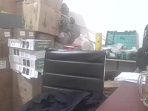 kisstoyousoon2024 online show from 12/02/25, 09:22