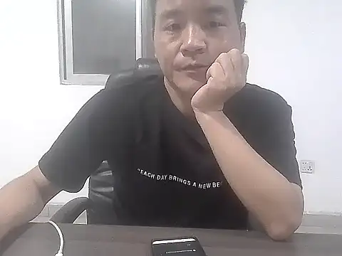 kisstoyousoon2024 online show from 11/10/25, 09:53