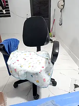 Snapshot of Little-star- chatting on 12/13/24, 12:39 Little-star- online show from 12/13/24, 12:39