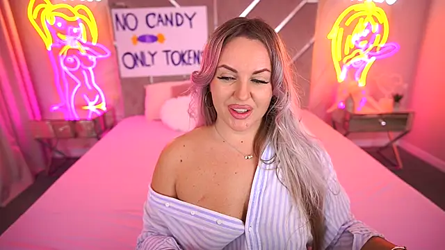 Snapshot of KiraCandyS chatting on 10/30/25, 08:06 KiraCandyS online show from 10/30/25, 08:06