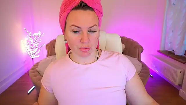 KiraCandyS online show from 02/15/26, 02:27