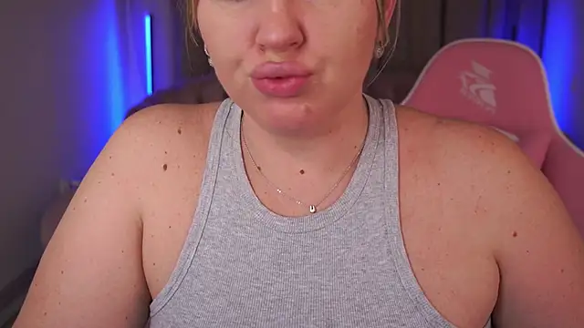 Snapshot of KiraCandyS chatting on 03/14/25, 03:59 KiraCandyS online show from 03/14/25, 03:59