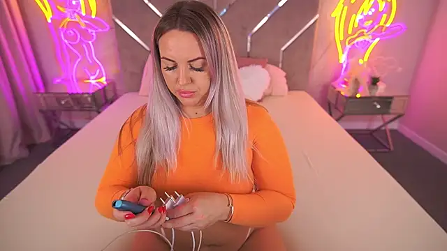 Snapshot of KiraCandyS chatting on 11/11/25, 09:53 KiraCandyS online show from 11/11/25, 09:53