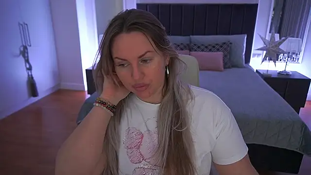 KiraCandyS online show from 04/05/26, 08:04