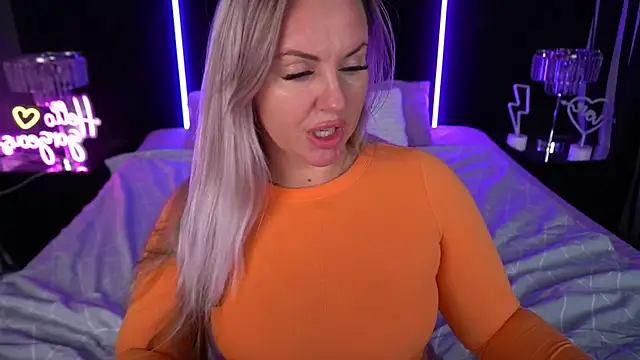 Snapshot of KiraCandyS chatting on 09/27/25, 10:38 KiraCandyS online show from 09/27/25, 10:38