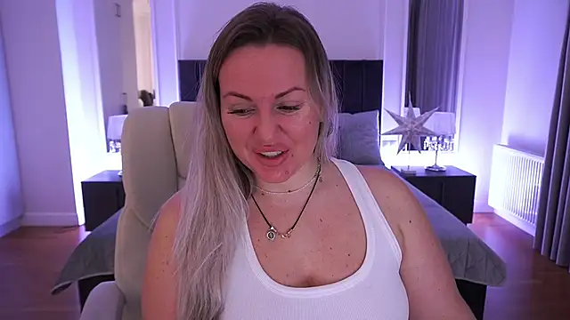 KiraCandyS online show from 03/26/26, 07:45