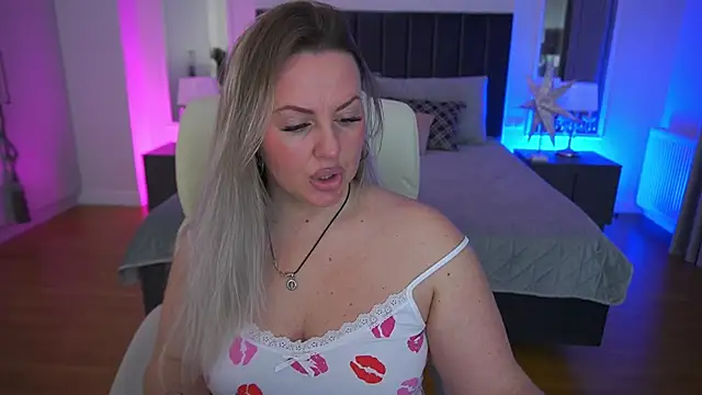 KiraCandyS online show from 04/14/26, 08:14