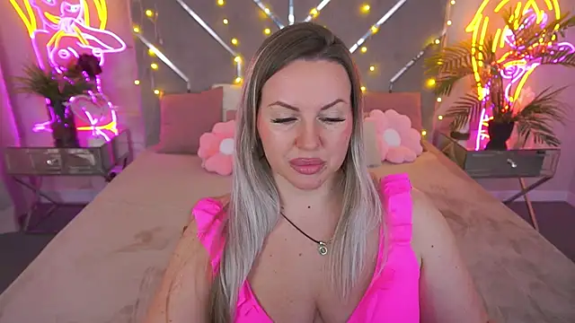 KiraCandyS online show from 04/17/26, 08:11