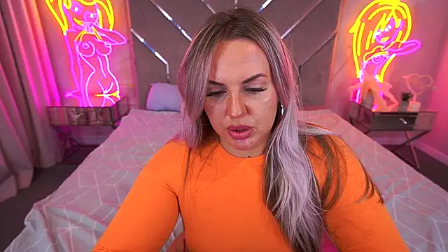 Snapshot of KiraCandyS chatting on 10/06/25, 01:12 KiraCandyS online show from 10/06/25, 01:12