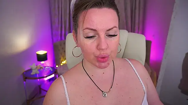 KiraCandyS online show from 04/21/26, 08:26
