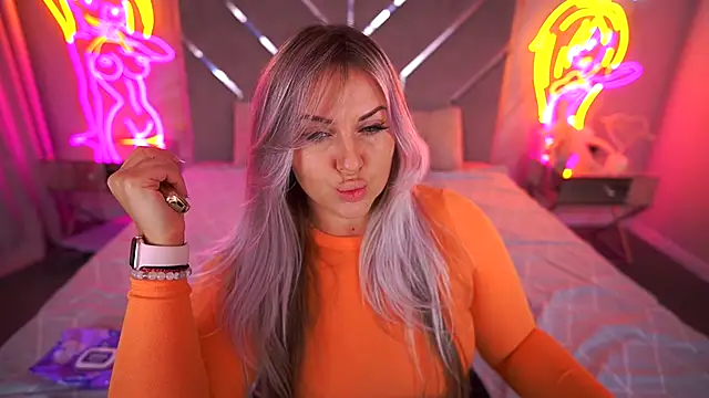 Snapshot of KiraCandyS chatting on 09/21/25, 08:03 KiraCandyS online show from 09/21/25, 08:03