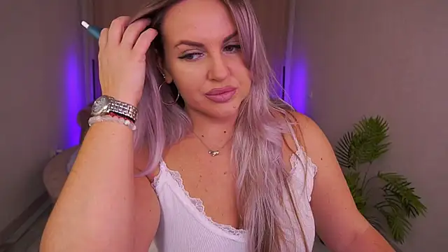 Snapshot of KiraCandyS chatting on 10/29/25, 08:52 KiraCandyS online show from 10/29/25, 08:52