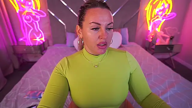 Snapshot of KiraCandyS chatting on 09/25/25, 08:48 KiraCandyS online show from 09/25/25, 08:48