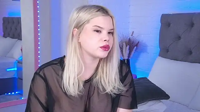 Snapshot of Born_to_Blow chatting on 01/16/25, 01:27 Born to Blow online show from 01/16/25, 01:27