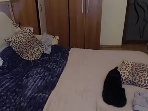 Snapshot of Emmatoo chatting on 12/21/25, 12:40 Emmatoo online show from 12/21/25, 12:40