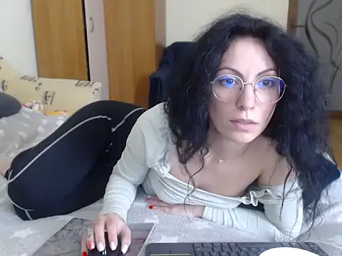 Snapshot of Emmatoo chatting on 02/27/26, 12:38 Emmatoo online show from 02/27/26, 12:38