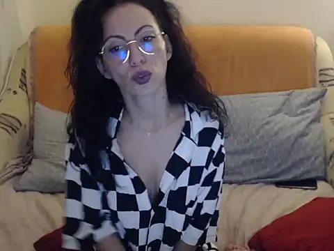 Emmatoo online show from 10/31/25, 10:38