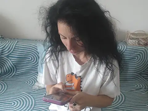 Snapshot of Emmatoo chatting on 05/20/26, 11:40 Emmatoo online show from 05/20/26, 11:40