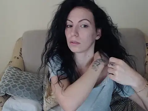 Snapshot of Emmatoo chatting on 02/12/26, 10:15 Emmatoo online show from 02/12/26, 10:15