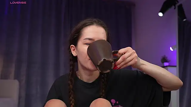 Amely Young online show from 04/08/26, 01:40