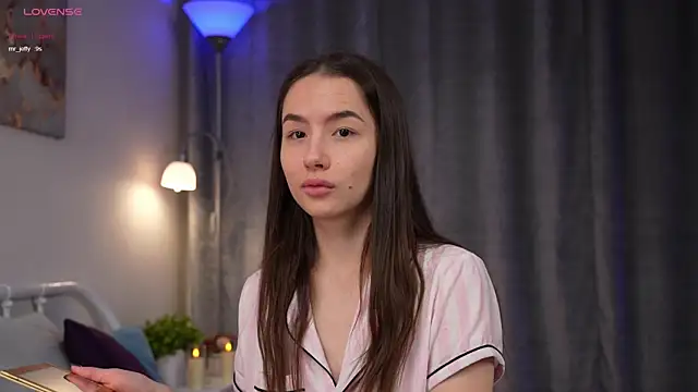 Amely Young online show from 11/06/25, 03:10