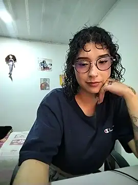 Snapshot of Cinthya-Gomez6 chatting on 06/23/26, 07:01 Cinthya-Gomez6 online show from 06/23/26, 07:01