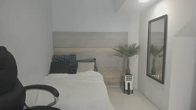 celestica rose online show from 10/25/25, 10:32