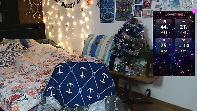 Snapshot of licentia__poetica chatting on 01/01/25, 04:50 licentia  poetica online show from 01/01/25, 04:50