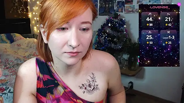 Snapshot of licentia__poetica chatting on 12/31/24, 10:45 licentia  poetica online show from 12/31/24, 10:45