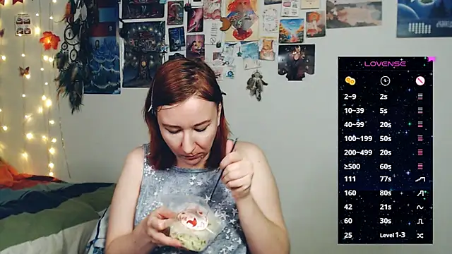 Snapshot of licentia__poetica chatting on 12/19/25, 03:32 licentia poetica online show from 12/19/25, 03:32